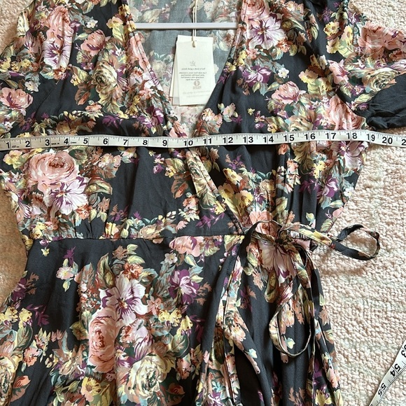 NWT Auguste The Label Wrap Dress High Low Charcoal Floral Print Size Large (8) - Picture 8 of 14